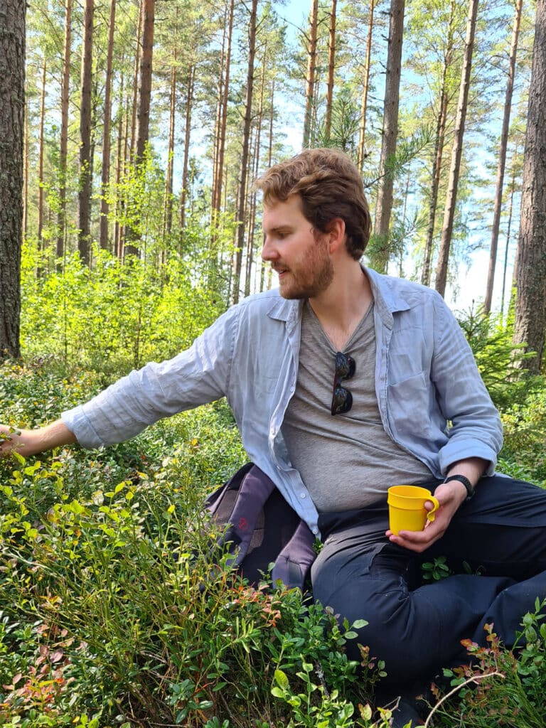 Oscar fikapaus i blåbärsskogen