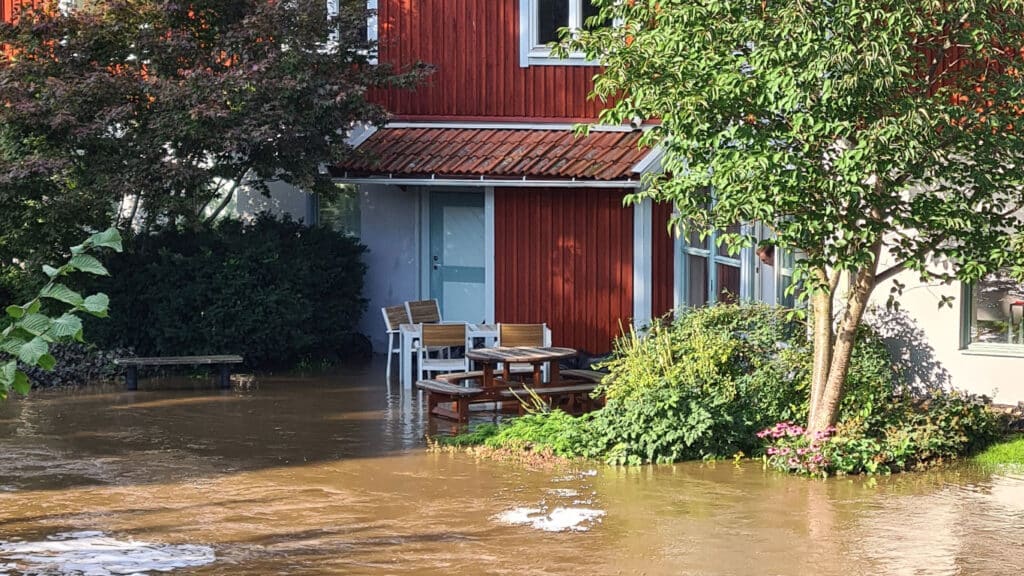 Översvämning Västerås utemöbler