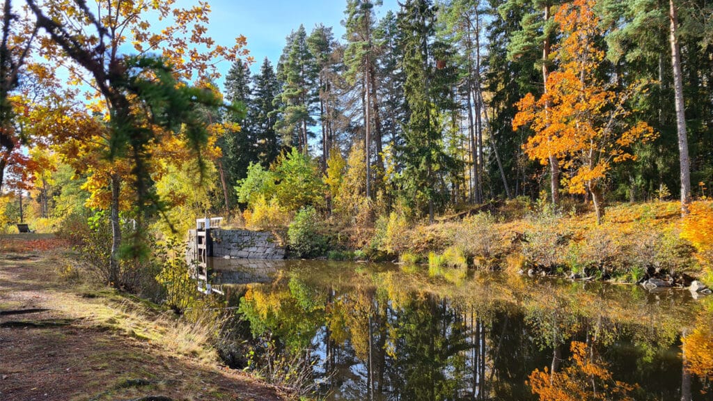 Norra slussporten Surahammar i höstfärger